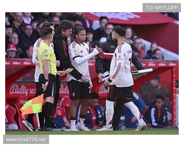 利物浦高位逼抢战术失衡显现,争冠形势稳定性面临考验 利物浦高位逼抢战术失衡显现,争冠形势稳定性面临考验