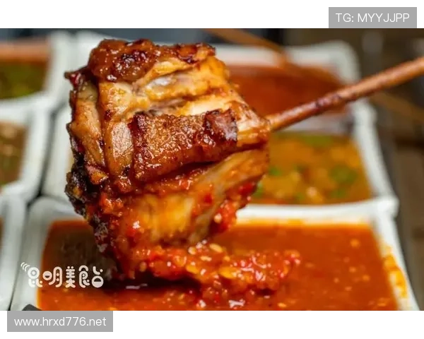 崔家溪训练完回家路上还在啃鸡胸肉，这自律谁顶得住啊