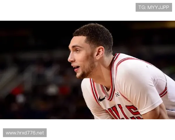 扎克拉文今天穿的球鞋比我这月工资还贵，真是活成了传说