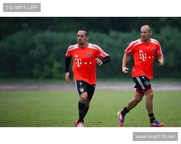 里贝里与罗本在边路位置上出现打法分化由体系驱动表现差异